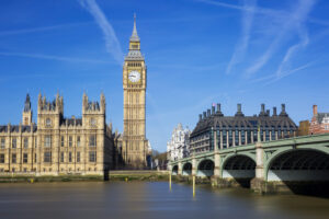 英國服務業4月意外收縮 PMI跌至17個月新低