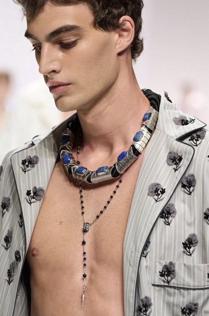 從睡衣到制服：Dolce &amp; Gabbana的男人睡醒了？