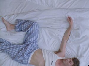 從睡衣到制服：Dolce & Gabbana的男人睡醒了？