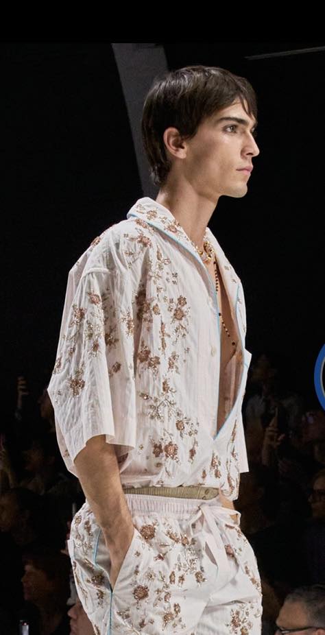 從睡衣到制服：Dolce &amp; Gabbana的男人睡醒了？