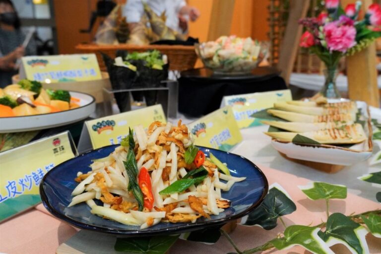 綠竹筍產季到 新店區青農陳全福奪新北筍王