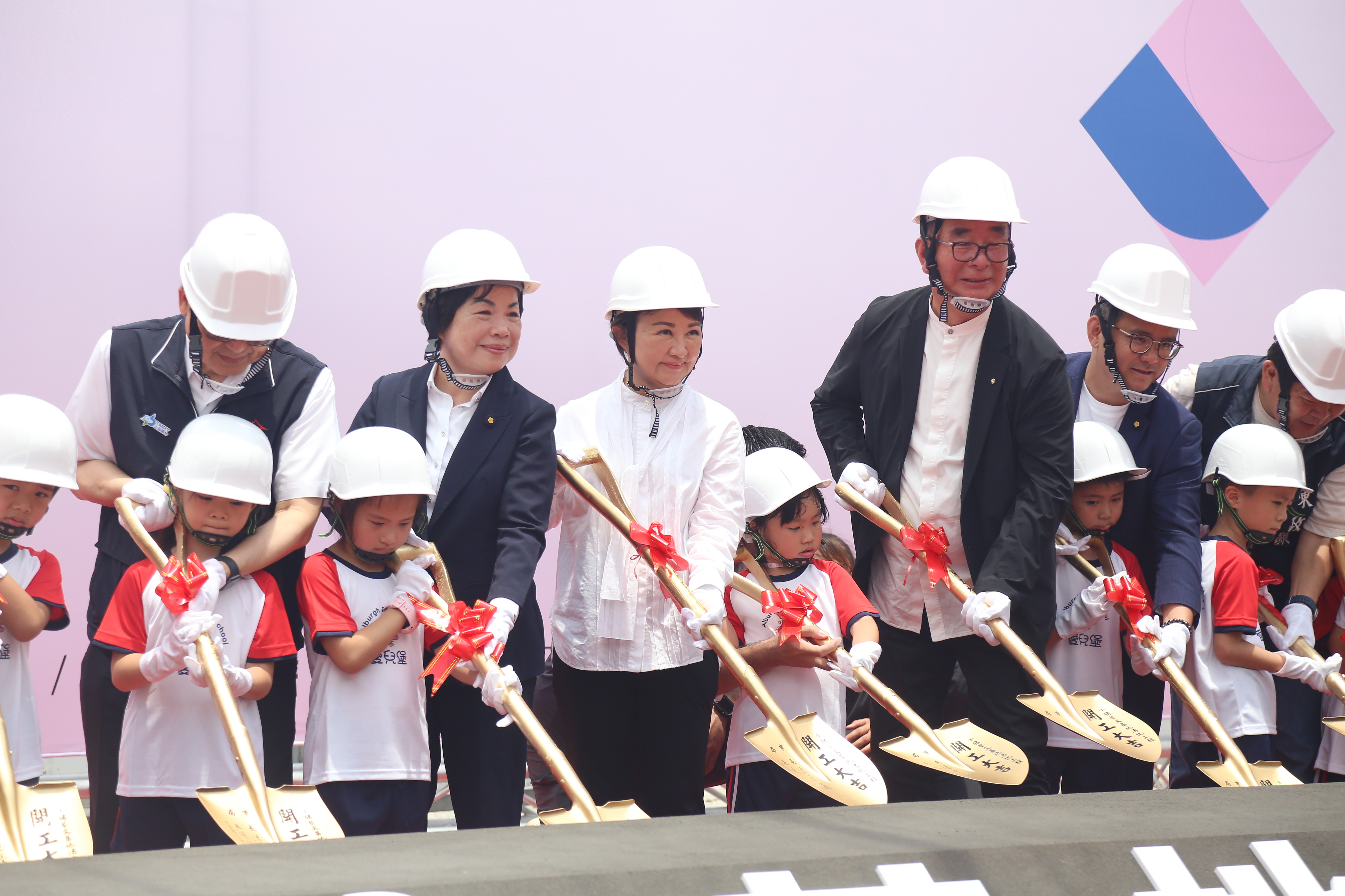 點亮舊肉品市場新生命  「小豬藝文基地」吸睛