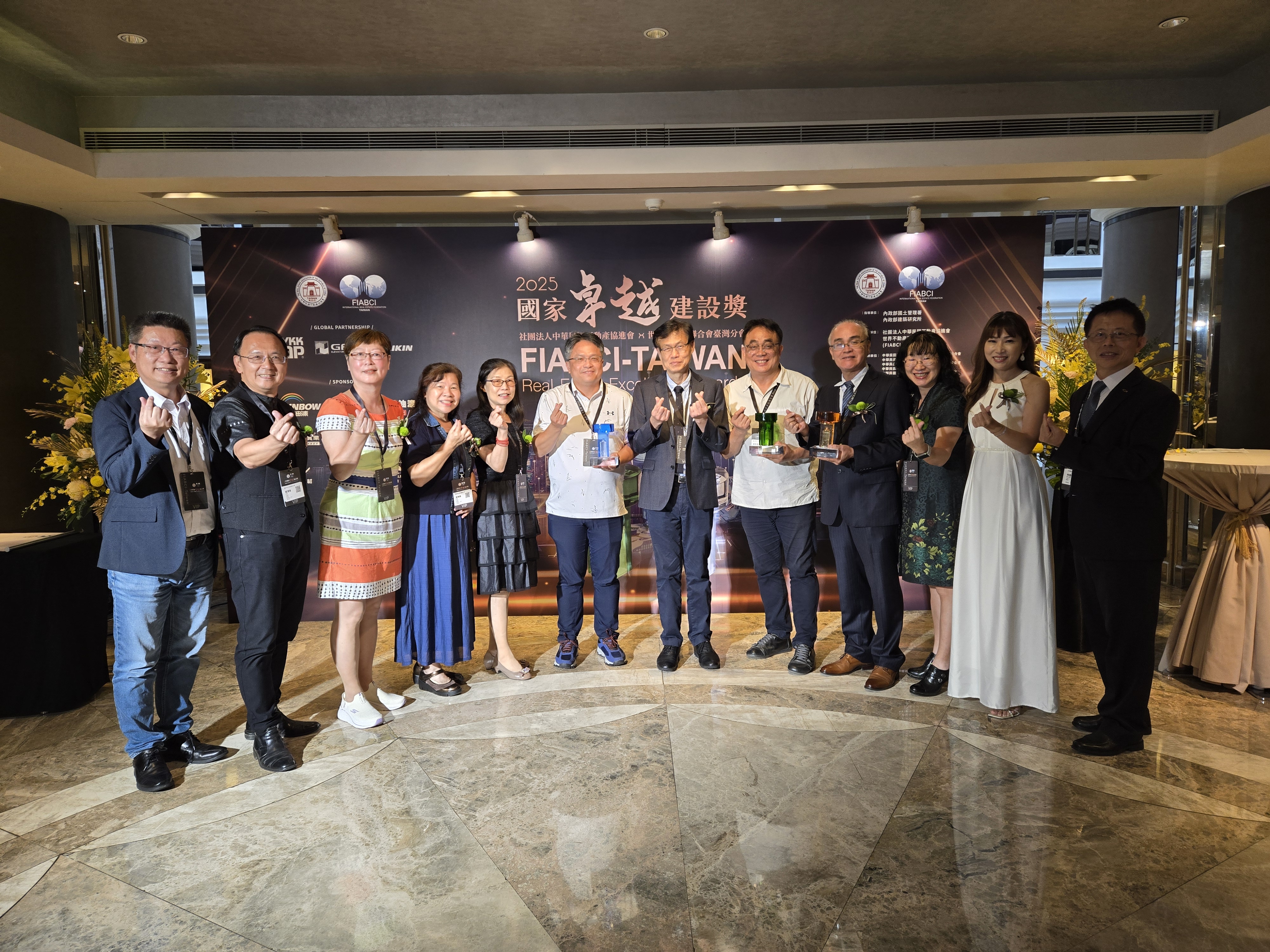 台中市教育建設再創高峰，榮獲2025國家卓越建設獎12項大獎，包含2項卓越獎。新穎校園設計融合綠意與社區，展現全國最亮眼的教育建設成果，打造孩子快樂成長的學習基地。