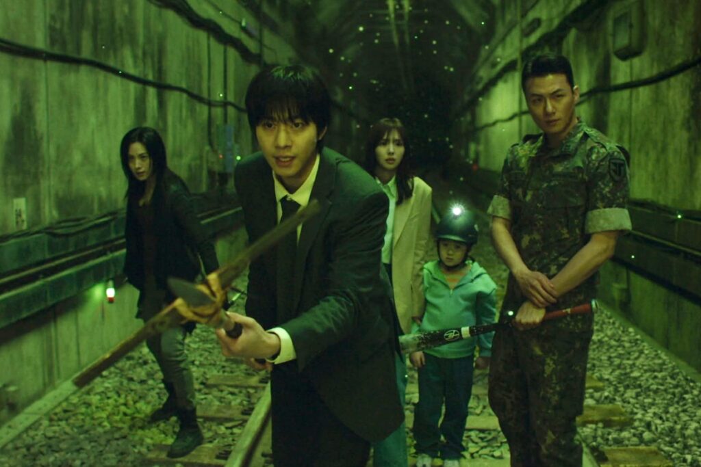 001【全知讀者視角】劇照 （左起）本片集結NANA、安孝燮、蔡秀彬、權恩成、申承浩等人共同演出