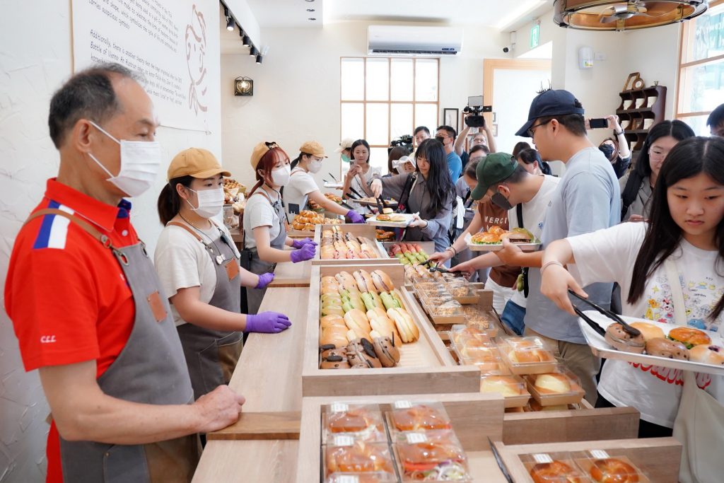 貝果專賣店結合終身學習協會 浪漫七月華麗登場 | 索引新聞 INDEX News