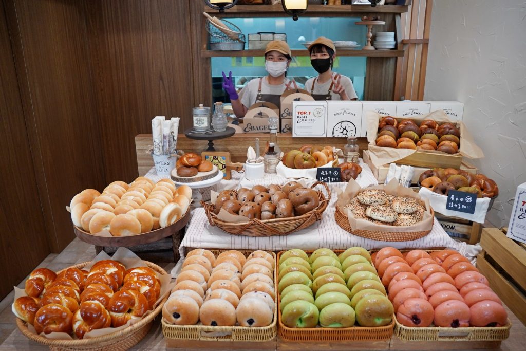 貝果專賣店結合終身學習協會 浪漫七月華麗登場 | 索引新聞 INDEX News