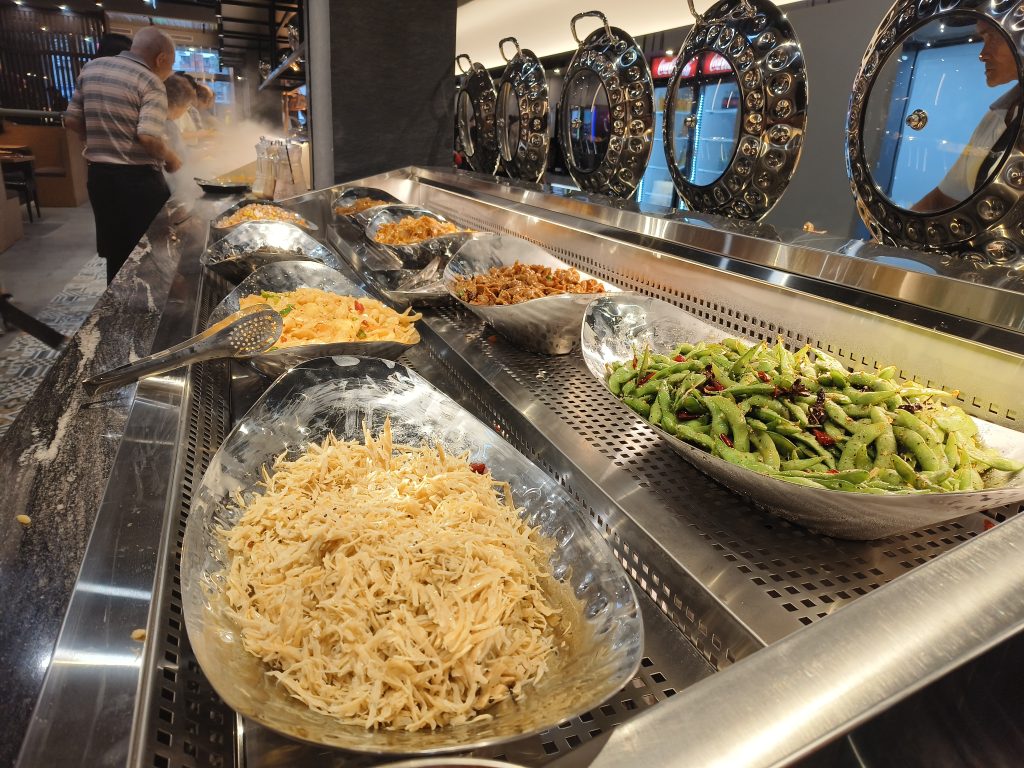 板橋旗艦店「貴族世家」開幕 人潮湧現排隊 現場抽牌無預約 | 索引新聞 INDEX News