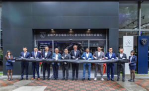PEUGEOT全球CEO Alain Favey首度訪台，見證星聯汽車板橋旗艦店盛大開幕，展現品牌深耕台灣決心。全新旗艦店結合法式美學與多元體驗，開啟PEUGEOT在台新篇章。