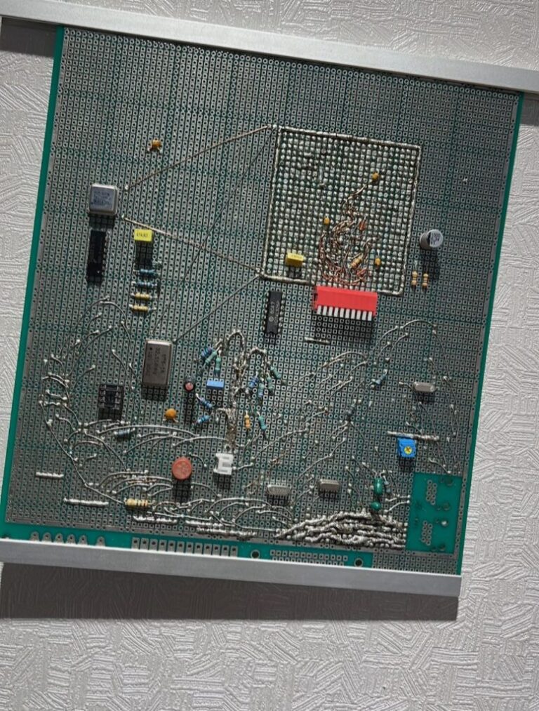 新媒體藝術正重塑雕塑與視覺藝術的邊界，從陶塑、石雕到電子裝置，結合科技與多元材質，開啟當代藝術全新對話。《福爾摩沙ART FORMOSA》推介新媒體作品，展現創意與反思。