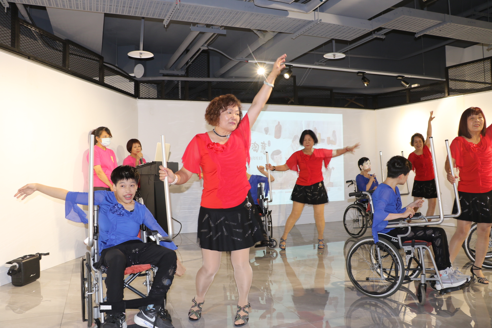 「用兩指搓出生命藝術」八里教養院陶藝特展感動登場 | 索引新聞 INDEX News