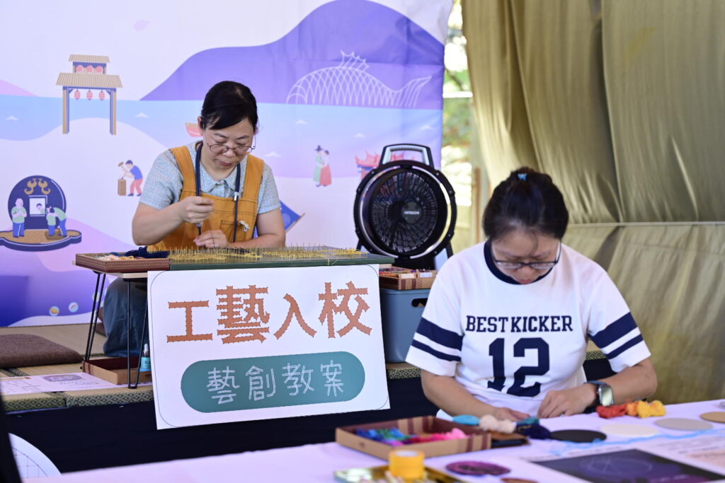 文化交心・工藝傳情《臺灣工藝聚-浪漫傳情藝》 七夕宜蘭傳藝園區盛大登場 3 %E6%B4%BB%E5%8B%95%E6%9C%9F%E9%96%93%E8%88%89%E8%BE%A6%E4%BA%92%E5%8B%95%E9%AB%94%E9%A9%97%EF%BC%8C%E9%82%80%E8%AB%8B%E5%A4%A7%E7%9C%BE%E8%A6%AA%E6%89%8B%E6%84%9F%E5%8F%97%E5%B7%A5%E8%97%9D%E8%A3%BD%E4%BD%9C%E7%9A%84%E6%A8%82%E8%B6%A3 0