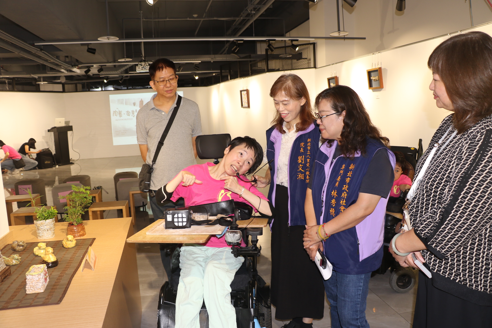 「用兩指搓出生命藝術」八里教養院陶藝特展感動登場 | 索引新聞 INDEX News