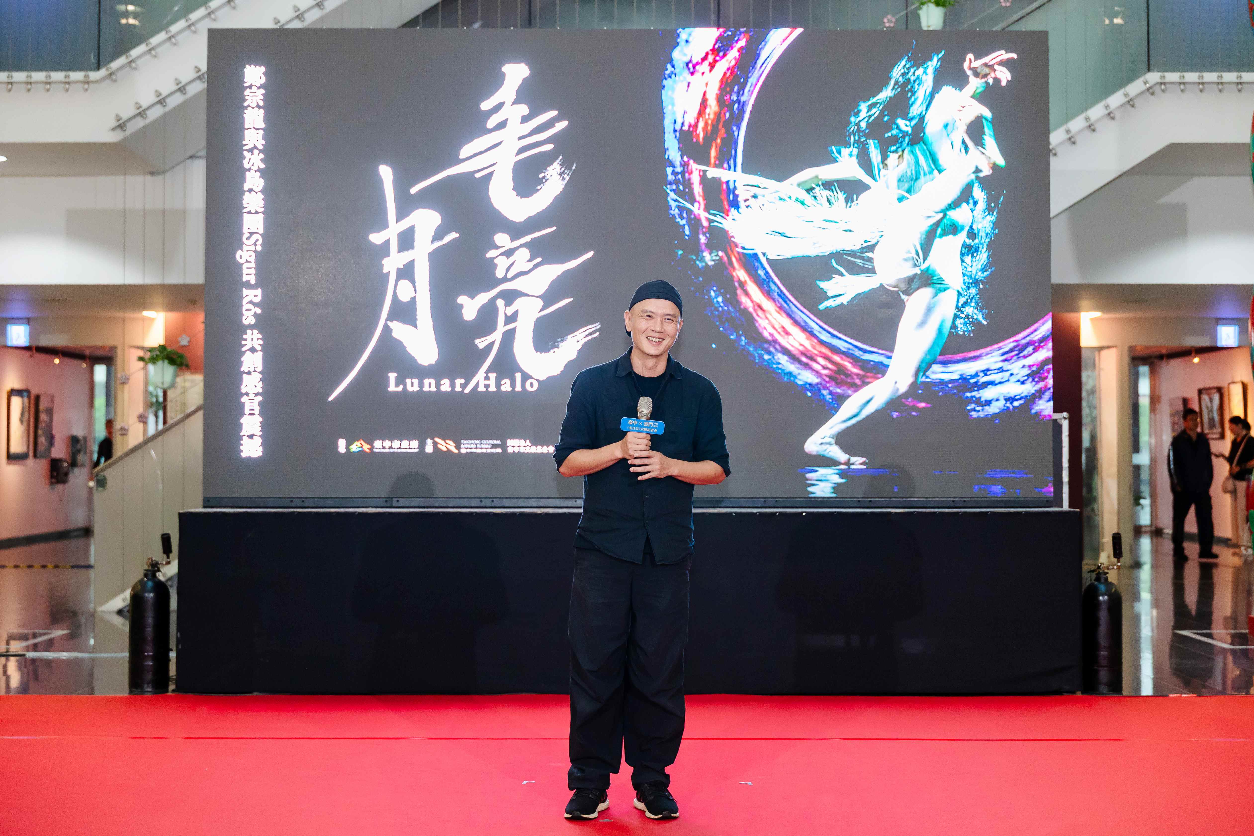 雲門舞集年度鉅作《毛月亮》將於8月9日在台中府前廣場免費演出，結合科技與人文，打造全球矚目的戶外舞蹈盛典。邀您共襄盛舉，體驗夏日最難忘的藝文饗宴！