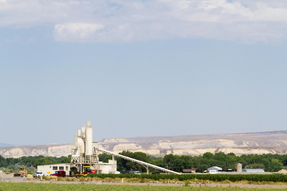 清潔能源投資 2025 年首度超越化石燃料，全球能源轉型邁入新紀元