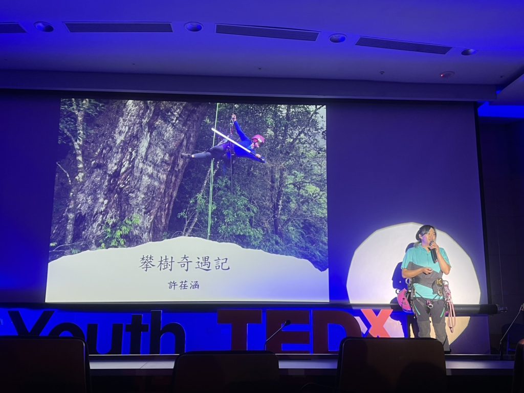 臺中女中、臺中一中第六屆TEDxTCGS Youth策展團隊攜手多方單位，於國立公共資訊圖書館舉辦「相遇Come Across」年會，邀集青年與嘉賓講者分享生命故事，激盪出屬於青年的不凡篇章。