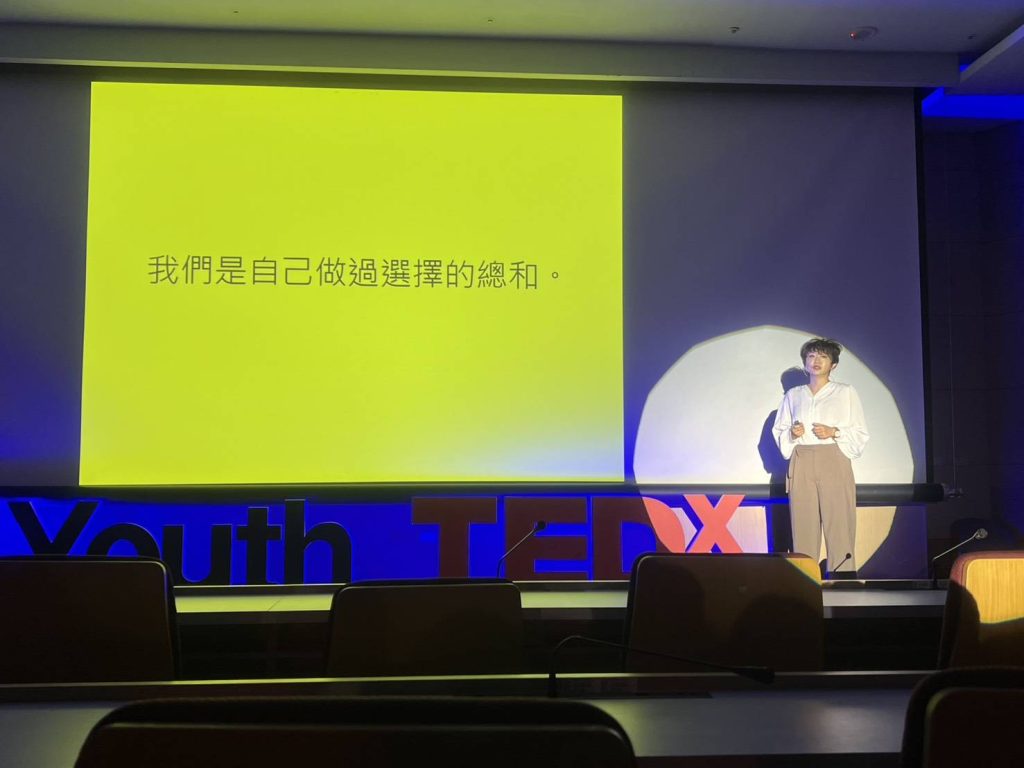 臺中女中、臺中一中第六屆TEDxTCGS Youth策展團隊攜手多方單位，於國立公共資訊圖書館舉辦「相遇Come Across」年會，邀集青年與嘉賓講者分享生命故事，激盪出屬於青年的不凡篇章。