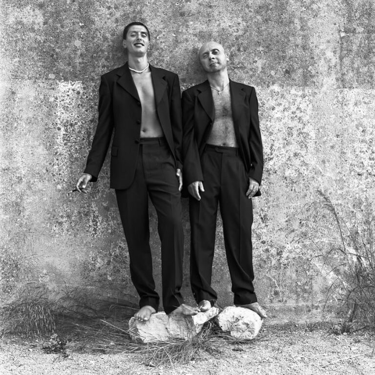 性感、力量與奢華：1994 Helmut Newton 為 Dolce & Gabbana 留下的經典瞬間