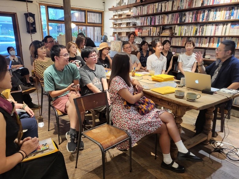 探討李思賢《漢字藝術論衡》，深入解析漢字藝術在當代的變遷與跨領域發展，結合書法美學、文化傳承及現代創新，帶領讀者重新認識漢字書藝的本體與未來可能。
