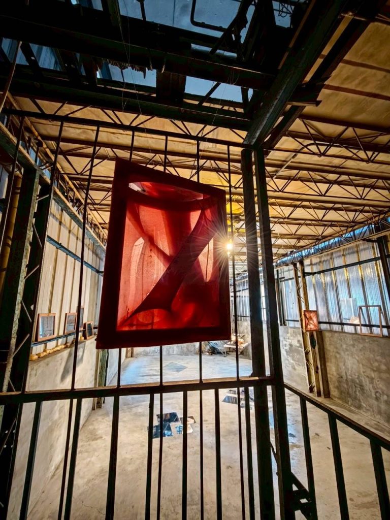 打包慾念的行囊 讓身體自由翱翔－行為與裝置藝術家鐘孟