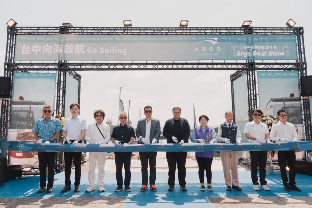 大台中首座大型國際級遊艇碼頭正式啟用 亞果遊艇嘉年華盛大啟航! 大台中首座大型國際級遊艇碼頭正式啟用 亞果遊艇嘉年華盛大啟航!