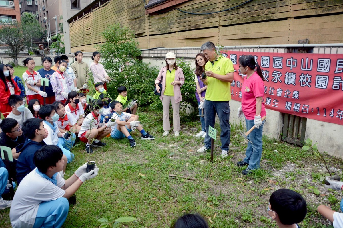 51勞動節 中山國小響應綠色冀泉社企「十年千校永續校園」種樹計畫 | 索引新聞 INDEX News