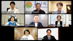 中台灣八縣市首長集結，針對美國關稅衝擊，提出十五項關鍵對策，呼籲中央與地方攜手，穩定台灣經濟、守護產業與民生。盧秀燕主導會議，聚焦產業轉型、財政支援與糧食安全。