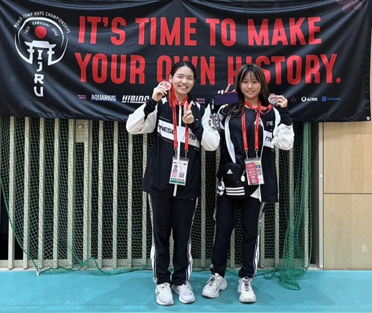 臺灣選手李諭宣與李靜湘首次參加2025世界跳繩錦標賽，勇奪Wheel Pair Freestyle 12-15歲組第二名，創下臺灣歷史最佳紀錄，展現國際競爭力與團隊合作精神。