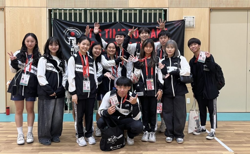 臺灣選手李諭宣與李靜湘首次參加2025世界跳繩錦標賽，勇奪Wheel Pair Freestyle 12-15歲組第二名，創下臺灣歷史最佳紀錄，展現國際競爭力與團隊合作精神。