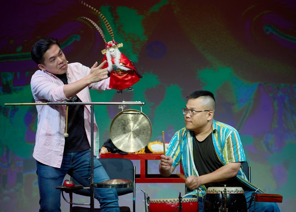 戲曲夢工場「乙巳革命」集結六組創作團隊，跨足布袋戲、歌仔戲、京劇、馬戲與科技藝術，於2025年臺灣戲曲中心展開當代戲曲的創新革命，邀您見證戲曲跨界新生力！