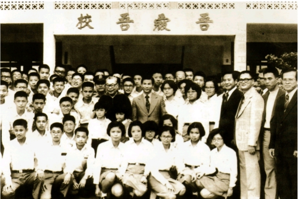 「雲林工專創舉 校友60壽慶暖回家」 畢業40年學長姐重返母校　師生齊聚敘舊切蛋糕 | 索引新聞 INDEX News
