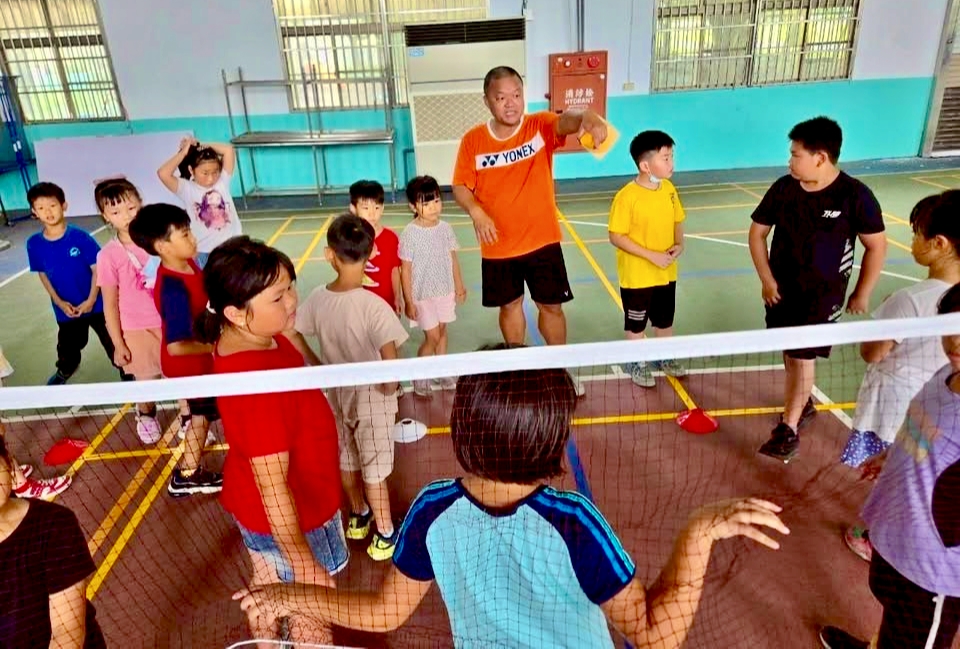 偏鄉羽球路 慶堂教練築夢孩子的逆轉球場