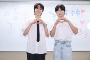 開學前夕「黃氏兄弟」號召民眾為弱勢學童打氣 擔任紅心字會公益大使，捐贈開學文具用品，號召粉絲響應幫助弱勢兒童