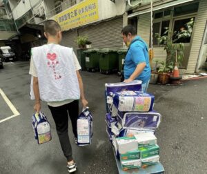 陳宇杰帶領「愛無限」團隊 親送物資強調「比捐款更有實質幫助」