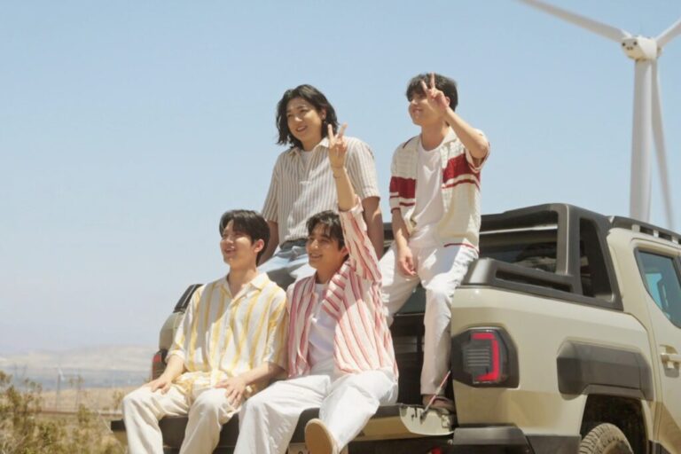 南韓人氣樂團DAY6首部音樂公路電影《6DAYS》正式預告曝光，成員晟鎮、Young K等在試映會現場真情分享拍攝甘苦。電影將於8月22日在台灣上映，紀錄出道十週年美國公路之旅，展現青春、友情與音樂的感動，粉絲熱烈期待。