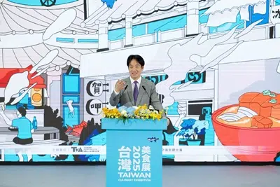 2025台灣美食展於台北世貿一館盛大開幕，主打「海鮮-鮮味款待」，匯聚米其林必比登名店、星級飯店與多元族群料理，邀國內外旅人品味台灣新鮮食材與美食文化，體驗獨有台灣味。