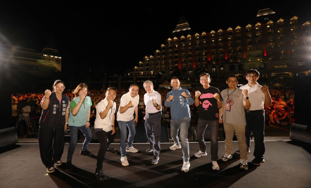 「憶起唱民歌」 創造萬人合唱經典畫面 「憶起唱民歌」 創造萬人合唱經典畫面