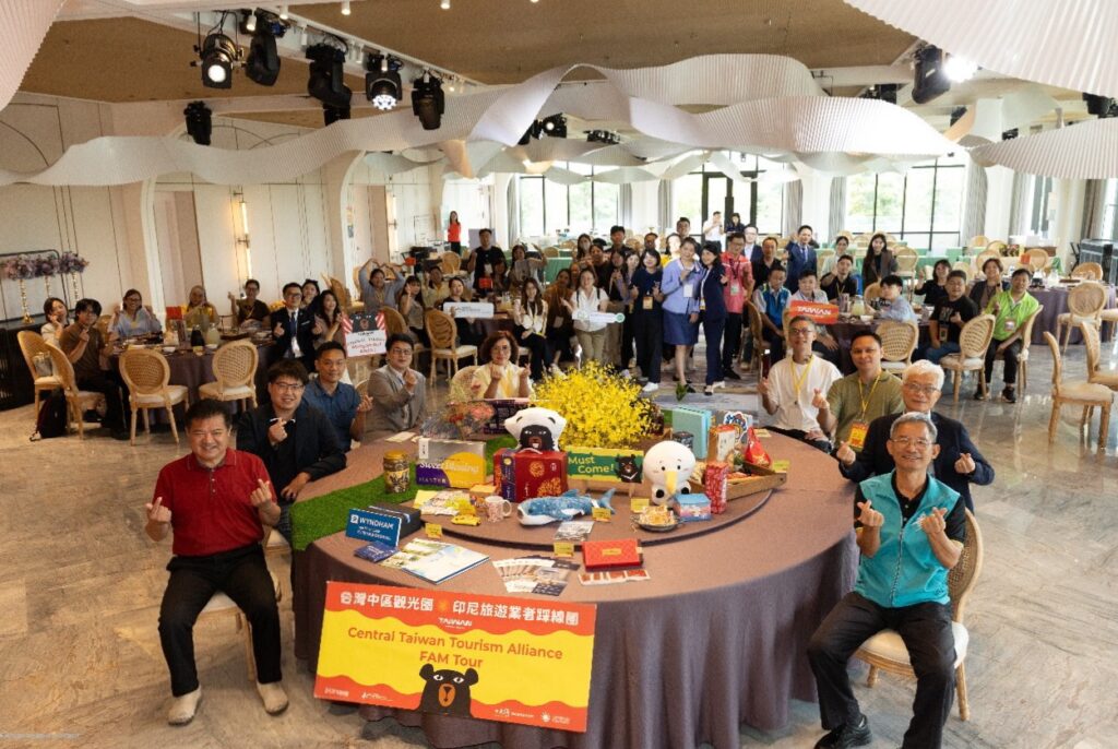 國際市場再出擊!參山跨域整合,攜手國泰航空搶攻印尼客源 3 %E4%B8%AD%E5%8D%80%E8%A7%80%E5%85%89%E5%9C%88%E8%88%87%E5%90%84%E5%8D%80%E5%9F%9F%E6%A5%AD%E8%80%85%E4%BB%A3%E8%A1%A8%E5%85%B1%E5%90%8C%E6%8E%A8%E5%BB%A3%E5%8D%B0%E5%B0%BC%E5%9C%8B%E9%9A%9B%E8%A7%80%E5%85%89 0