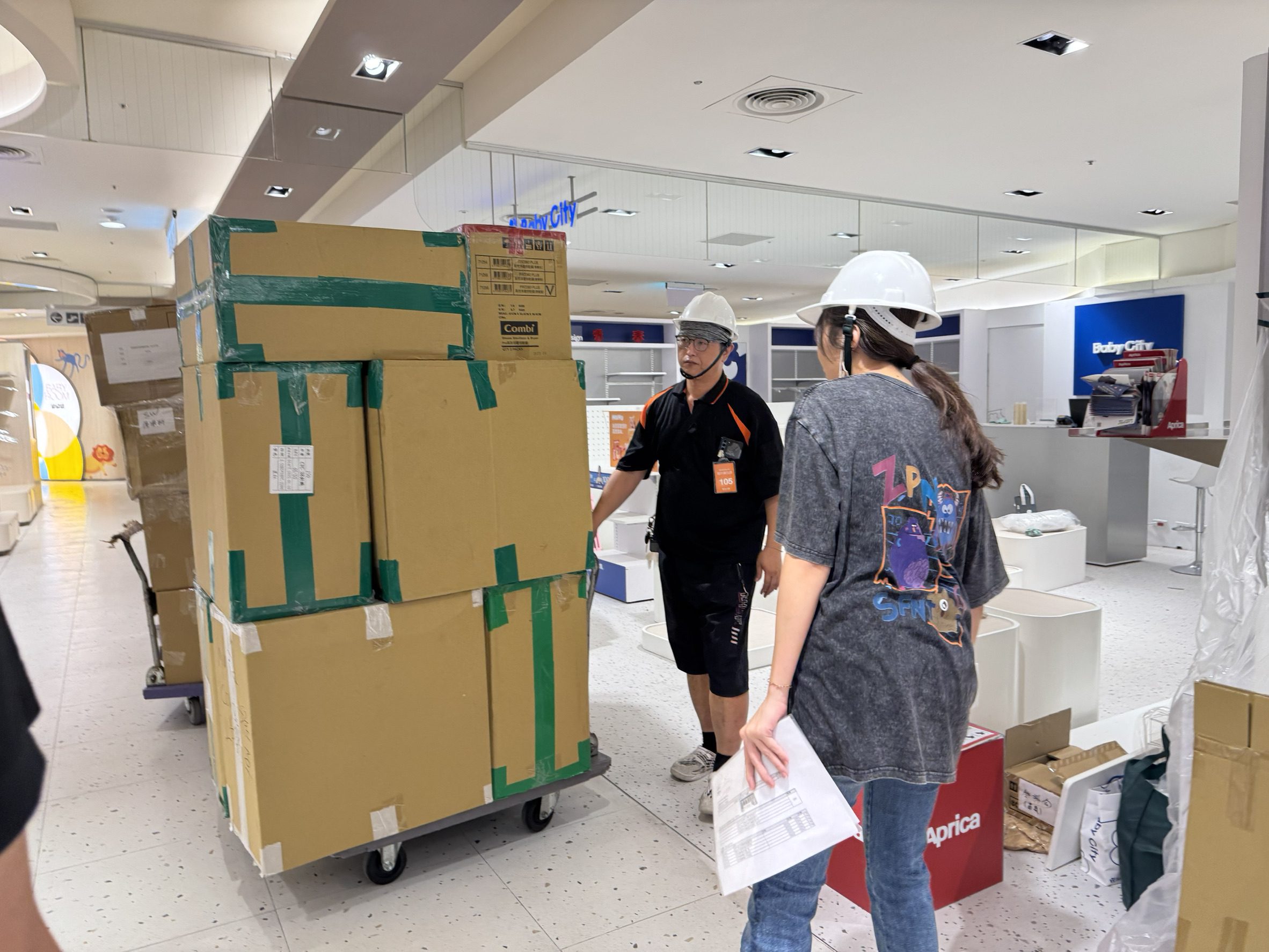 新光三越9/10起開始進貨、依核准計畫實施管制 都發局強調安全為優先考量 新光三越9/10起開始進貨、依核准計畫實施管制 都發局強調安全為優先考量