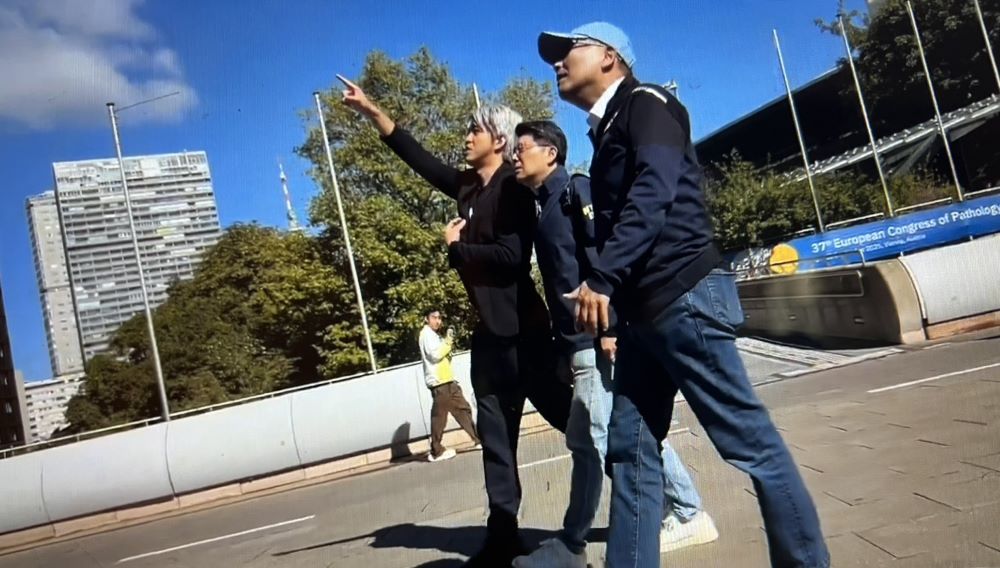 《圖說》侯友宜市長與地政局長汪禮國參觀市區。〈新聞局提供〉