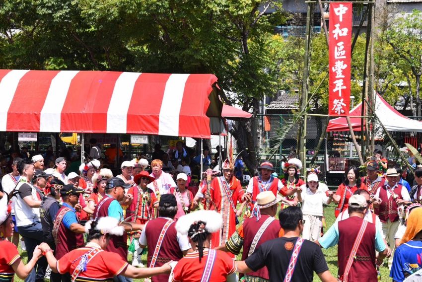 《圖說》中和區114年度「原住民族歲時祭儀」活動，教育其惜福感恩、敬老尊賢之倫理道德觀念。〈中和區公所提供〉