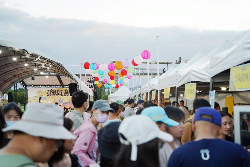 《圖說》現場結合節慶氛圍與百年廟街文化，串聯市集、美食、音樂與烤肉派對，打造兼具傳統底蘊與創新亮點的節慶品牌。〈經發局提供〉