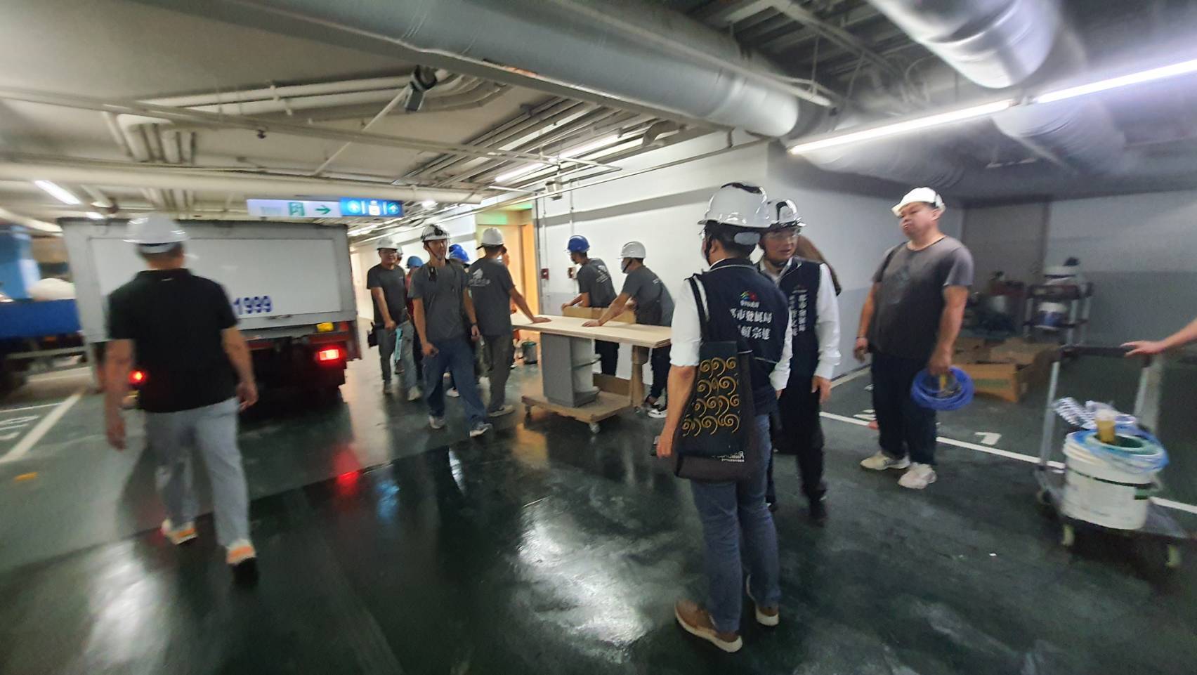 新光三越9/10起開始進貨、依核准計畫實施管制 都發局強調安全為優先考量 新光三越9/10起開始進貨、依核准計畫實施管制 都發局強調安全為優先考量