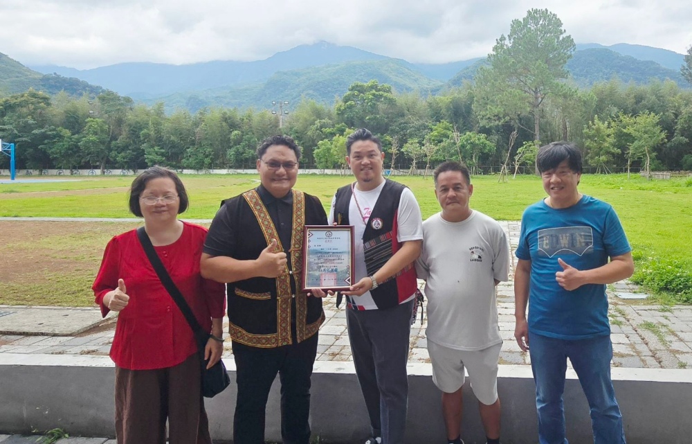 一個台灣人在難民營的日子 魯瑪夫博士羅浮高中專題演講 一個台灣人在難民營的日子 魯瑪夫博士羅浮高中專題演講