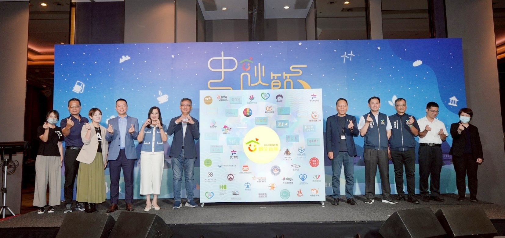▲企業齊心點亮儀式。