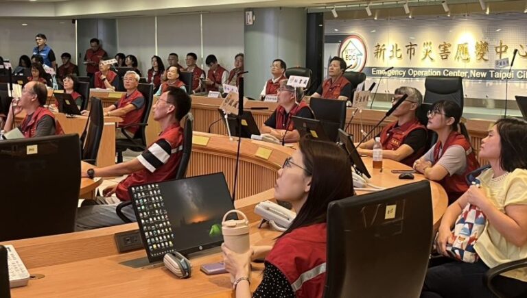 強颱樺加沙發海警     新北防颱整備會議嚴陣以待