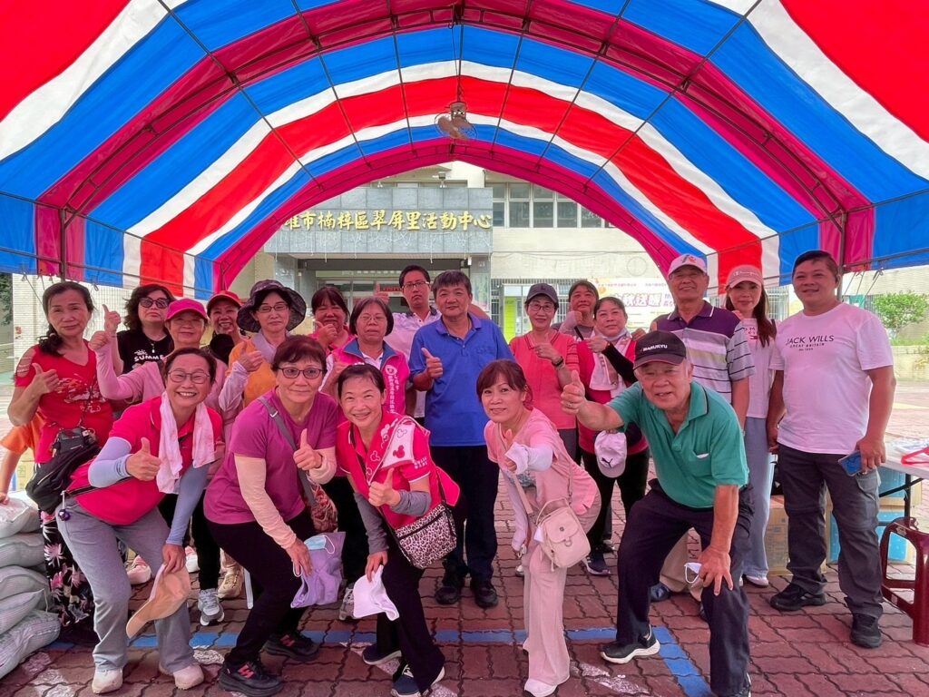 中秋送暖關懷弱勢─蘇莉湘理事長攜手民代、里長與善心人士