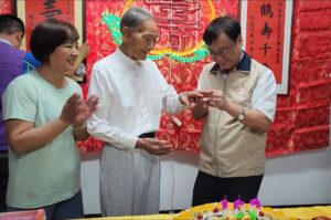 百歲榮民長輩賀嵩壽　高雄市榮服處歡慶生