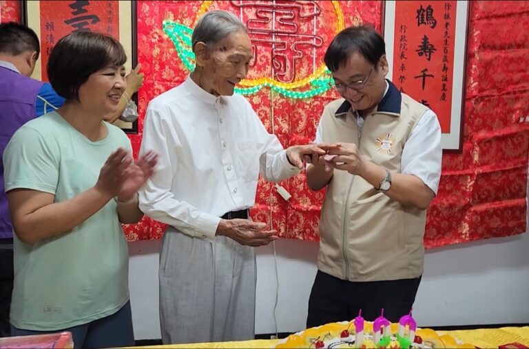 百歲榮民長輩賀嵩壽　高雄市榮服處歡慶生