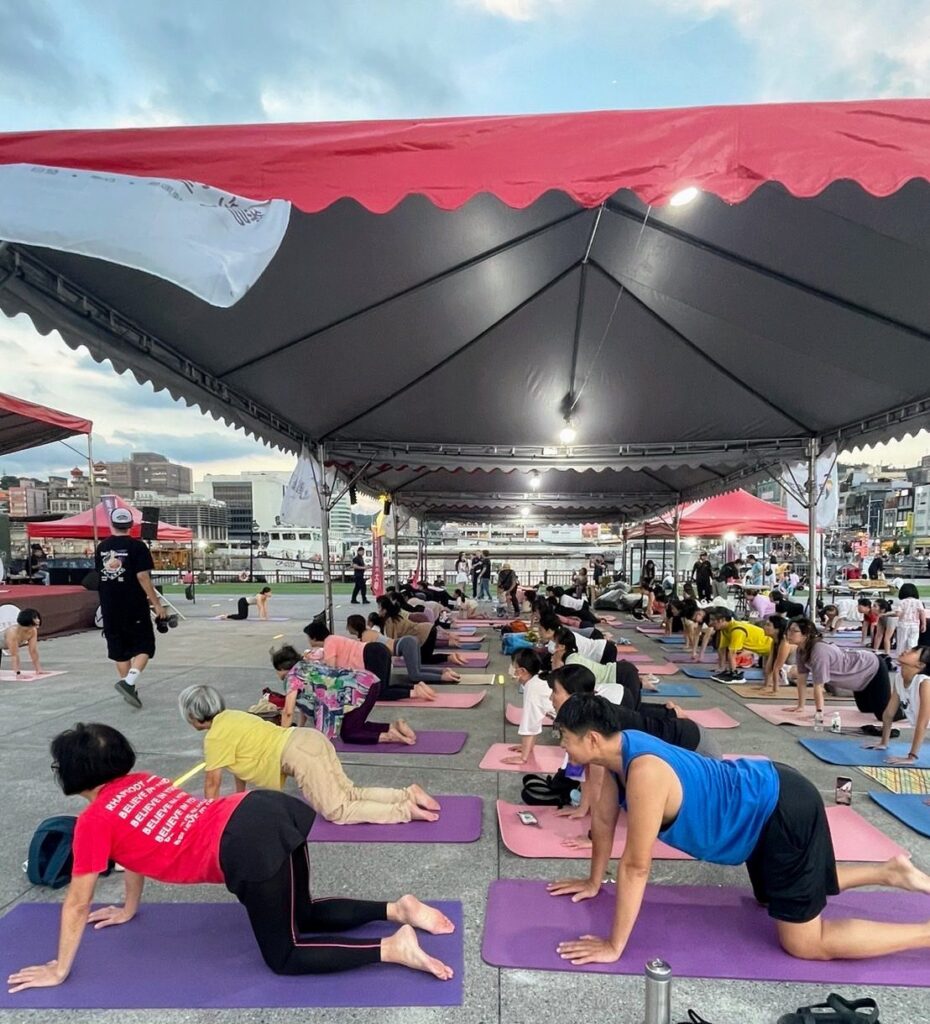 基隆港畔徜徉音樂瑜珈　200份瑜珈墊相送民眾體驗療癒時光