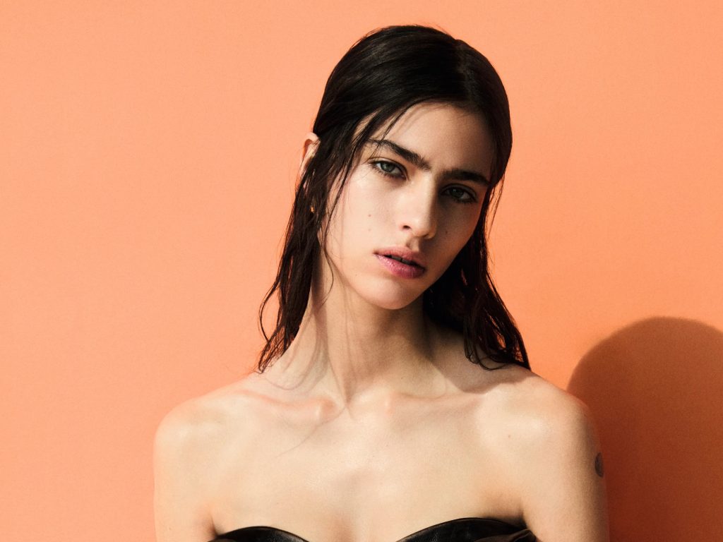 《魔鏡、魔鏡，誰最美？》 時代臉孔，生人勿近？